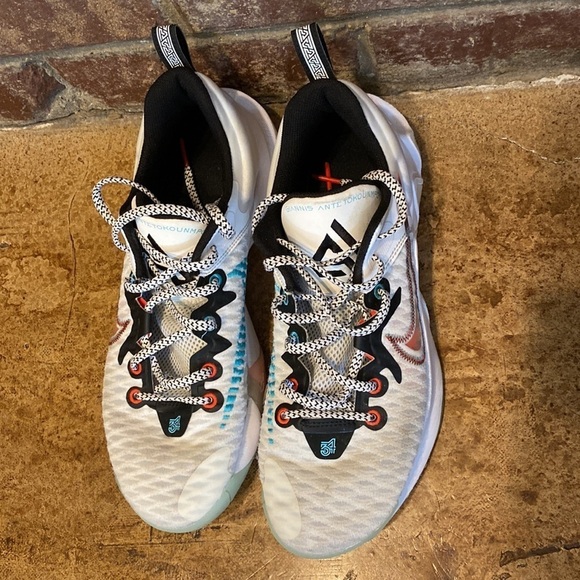NIKE‎ Giannis Immortality Shoes in White Blue Red Basketball Shoes